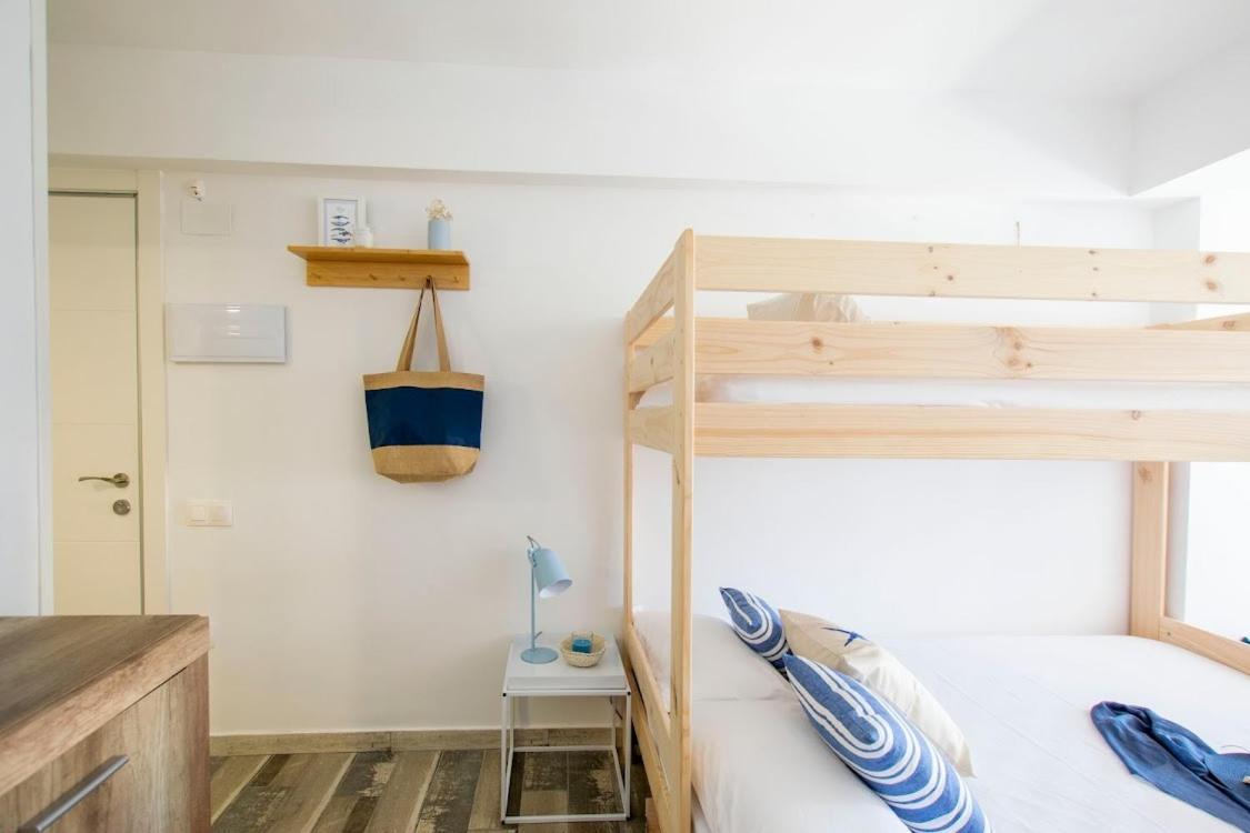 Apartbeach La Brisa Y Frente Playa La Pineda Exterior photo